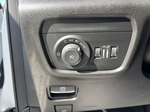 Used 2021 Jeep Grand Cherokee L Limited image 32