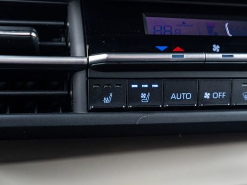 Used 2021 Toyota Sienna Platinum image 33