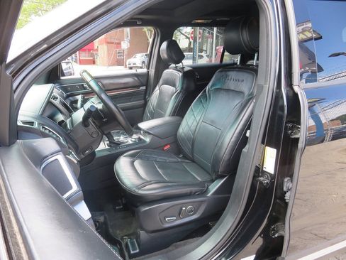 Used 2017 Ford Explorer Platinum AWD/4WD image 10