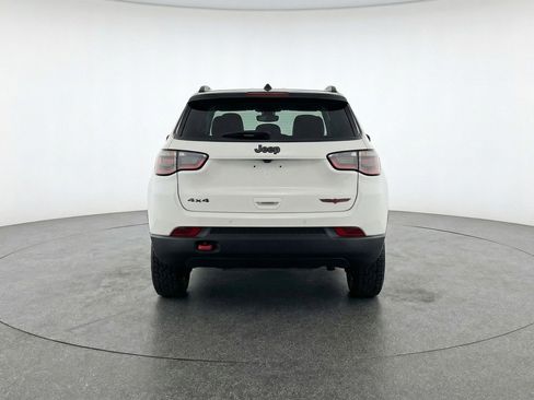 Used 2025 Jeep Compass Trailhawk AWD/4WD image 7