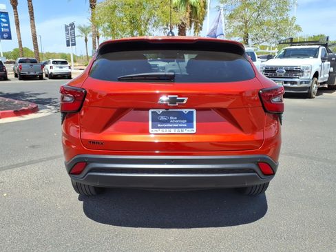 Used 2024 Chevrolet Trax LS w/ LS Convenience Package FWD image 5