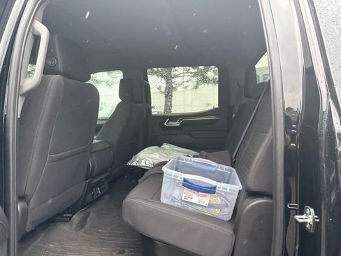 Used 2023 Chevrolet Silverado 1500 LT AWD/4WD image 6