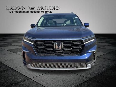 New 2025 Honda Pilot Touring image 2