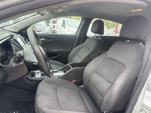 Used 2017 Chevrolet Malibu LT FWD image 13