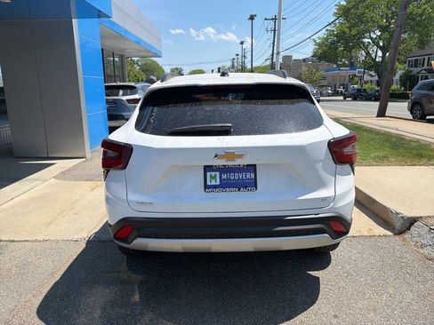 New 2026 Chevrolet Trax LT w/ LT Convenience Package FWD image 4