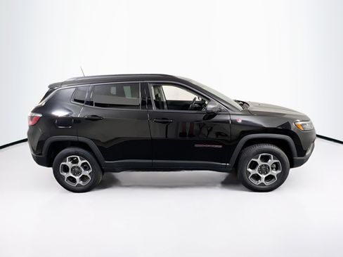 Used 2022 Jeep Compass Trailhawk w/ Trailhawk Convenience Group AWD/4WD image 4