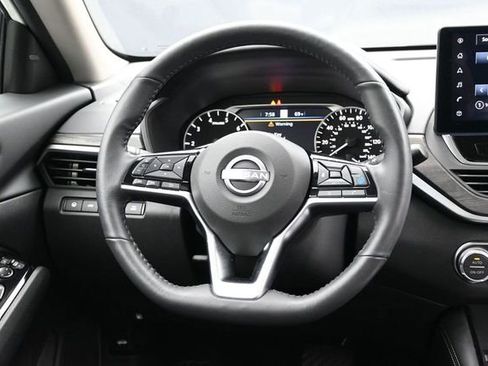 Used 2025 Nissan Altima 2.5 SL FWD image 15
