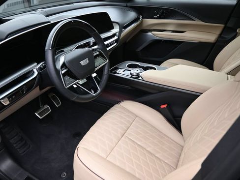 Used 2026 Cadillac Lyriq Signature Luxury w/ Nappa Leather Package AWD/4WD image 10
