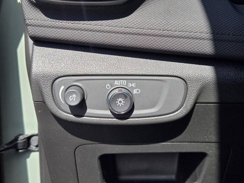 Used 2025 Chevrolet TrailBlazer LS w/ LS Convenience Package FWD image 19