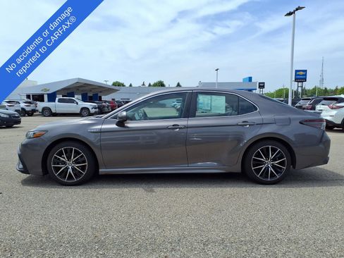 Used 2021 Toyota Camry SE FWD image 9