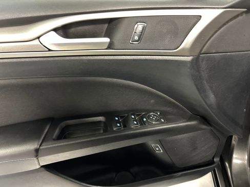 Used 2019 Ford Fusion SE image 13