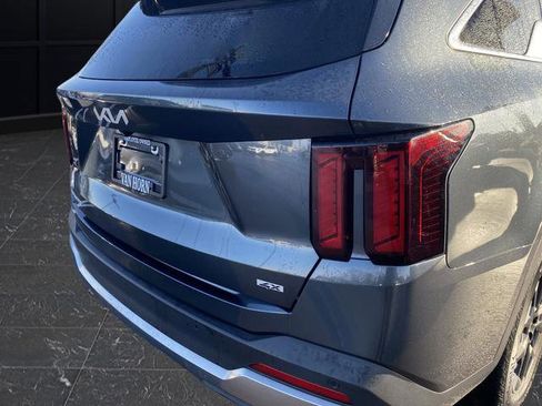 Used 2024 Kia Sorento S image 39