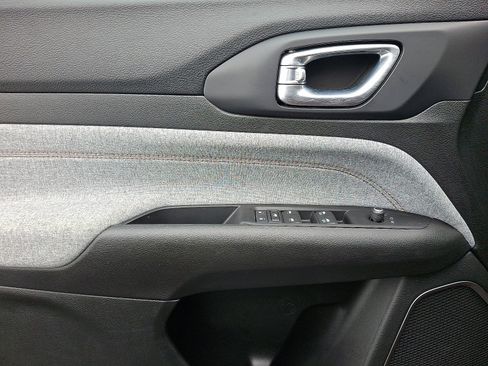 Used 2022 Jeep Compass Latitude image 11