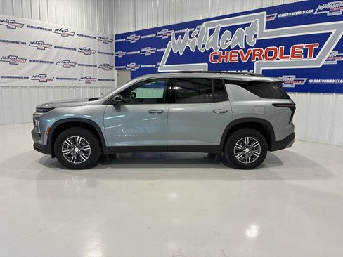 Used 2026 Chevrolet Traverse LT AWD/4WD image 3