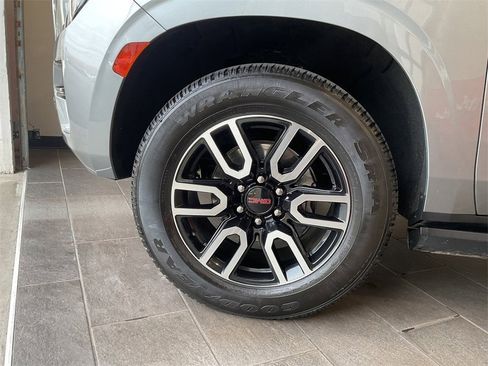 Used 2023 GMC Yukon AT4 image 4