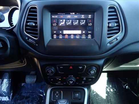 Used 2018 Jeep Compass Latitude w/ Popular Equipment Group image 16