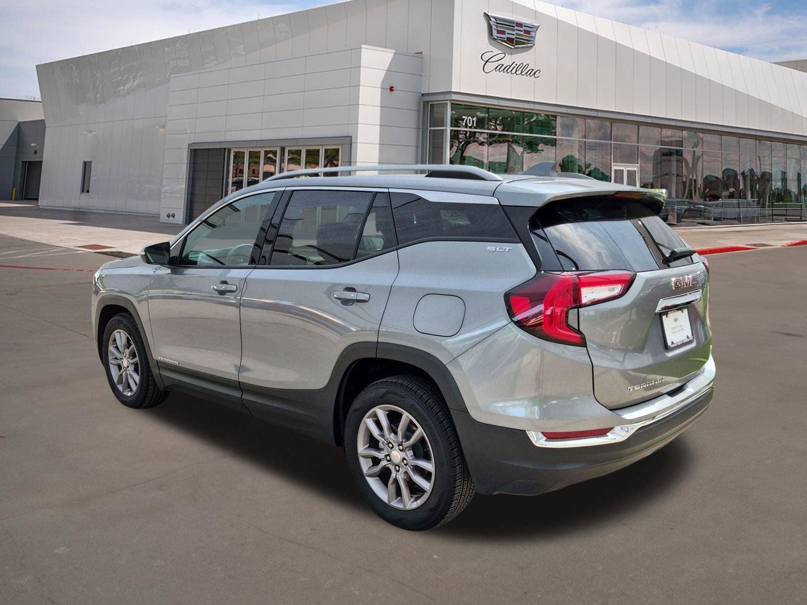 Used 2024 GMC Terrain SLT AWD/4WD image 4