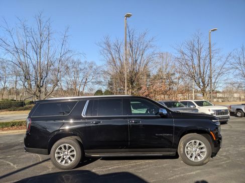 New 2025 Chevrolet Suburban Premier w/ Sun And Tow Package image 9