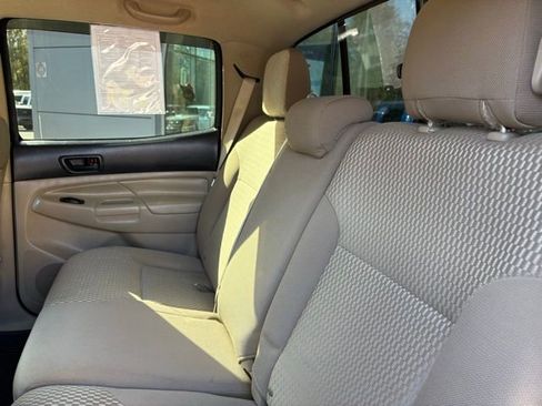 Used 2015 Toyota Tacoma PreRunner w/ SR5 Package image 28