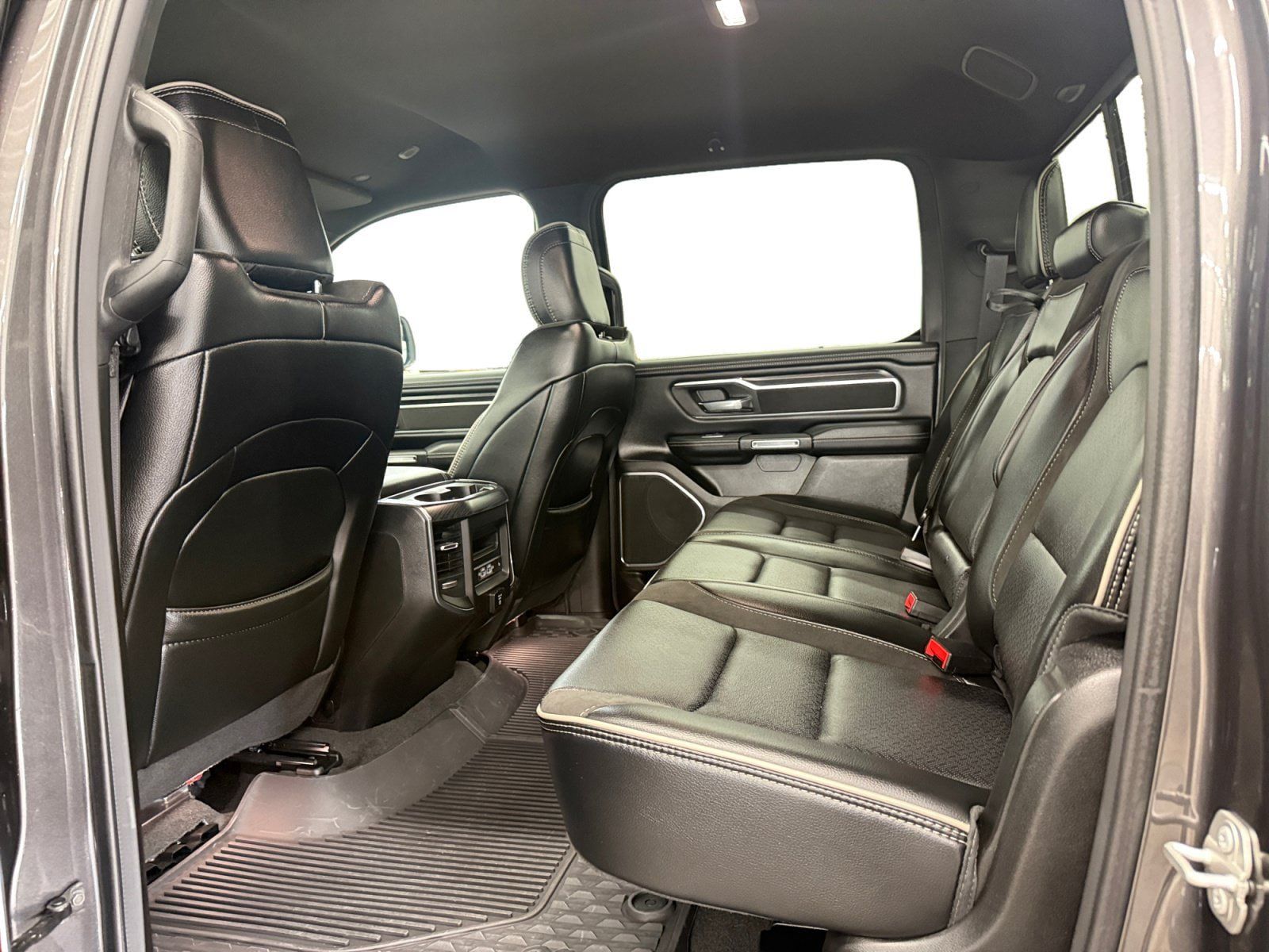 Used 2024 RAM 1500 Laramie AWD/4WD image 10