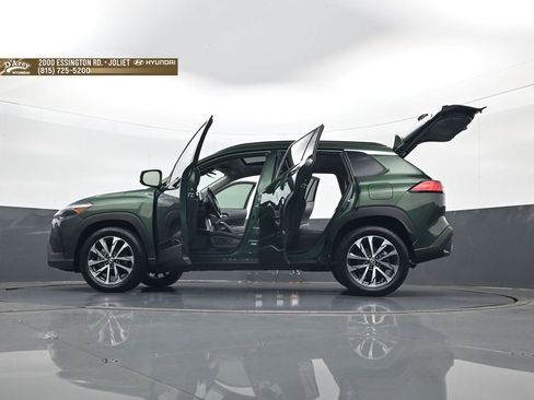 Used 2023 Toyota Corolla Cross XLE w/ Convenience Package FWD image 34