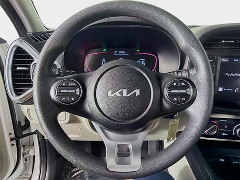 Certified 2025 Kia Soul LX w/ LX Technology Package FWD image 12