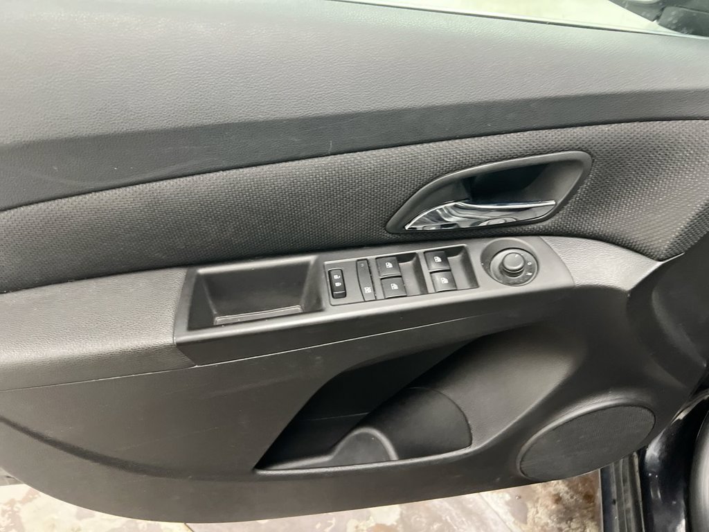 Used 2016 Chevrolet Cruze LT FWD image 19