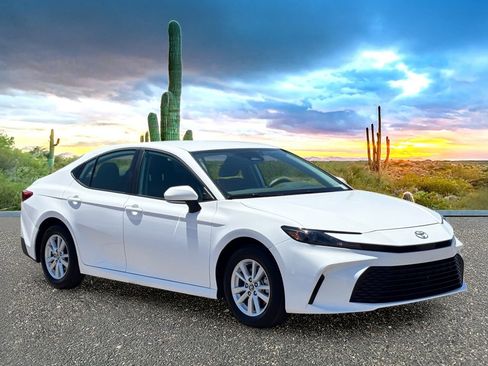Used 2026 Toyota Camry LE FWD image 7