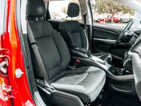 Used 2018 Dodge Journey SXT w/ Connectivity Group FWD image 38