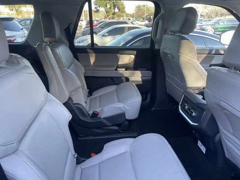 Used 2025 Ford Expedition Active image 14