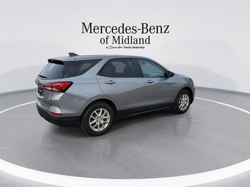 Used 2023 Chevrolet Equinox LS w/ LS Convenience Package image 8