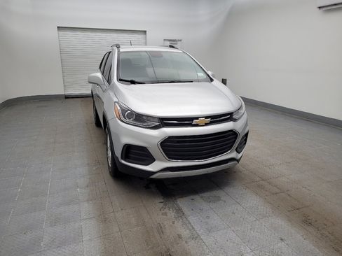 Used 2019 Chevrolet Trax LT w/ LT Convenience Package image 14