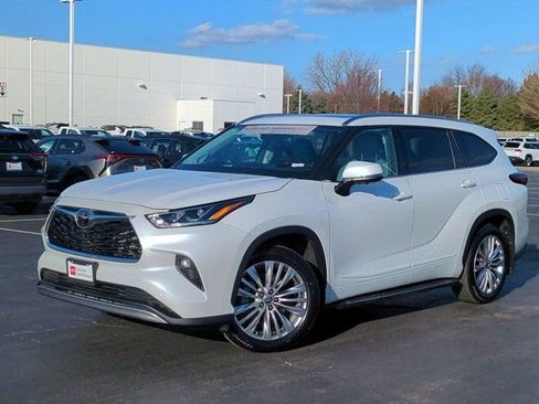 Certified 2025 Toyota Highlander Platinum image 17