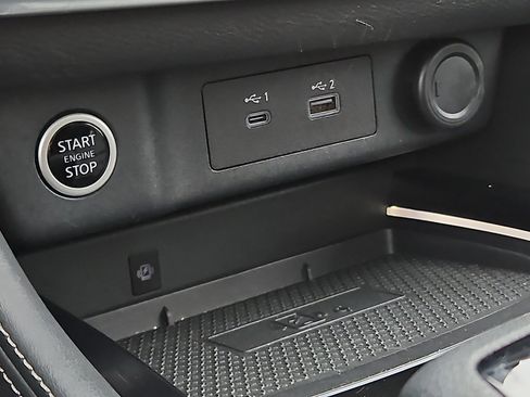 Certified 2022 Nissan Rogue Platinum w/ Head-Up Display Package image 23