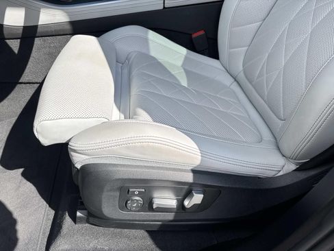 Used 2023 BMW X5 sDrive40i w/ M Sport Package RWD image 17