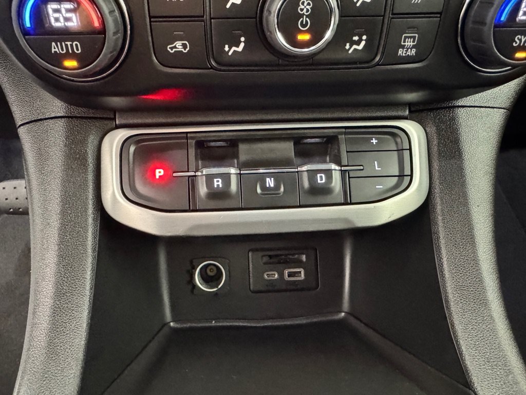 Used 2023 GMC Acadia SLT FWD image 19