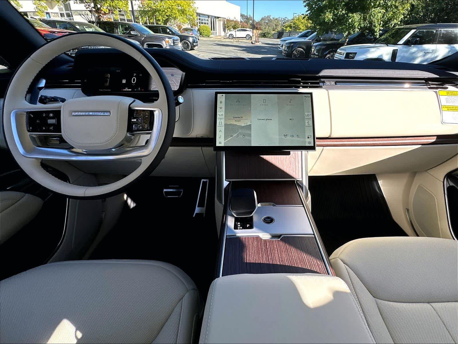 New 2026 Land Rover Range Rover Long Wheelbase SE AWD/4WD image 7