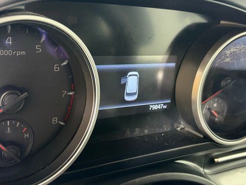 Used 2022 Kia Carnival LX image 23