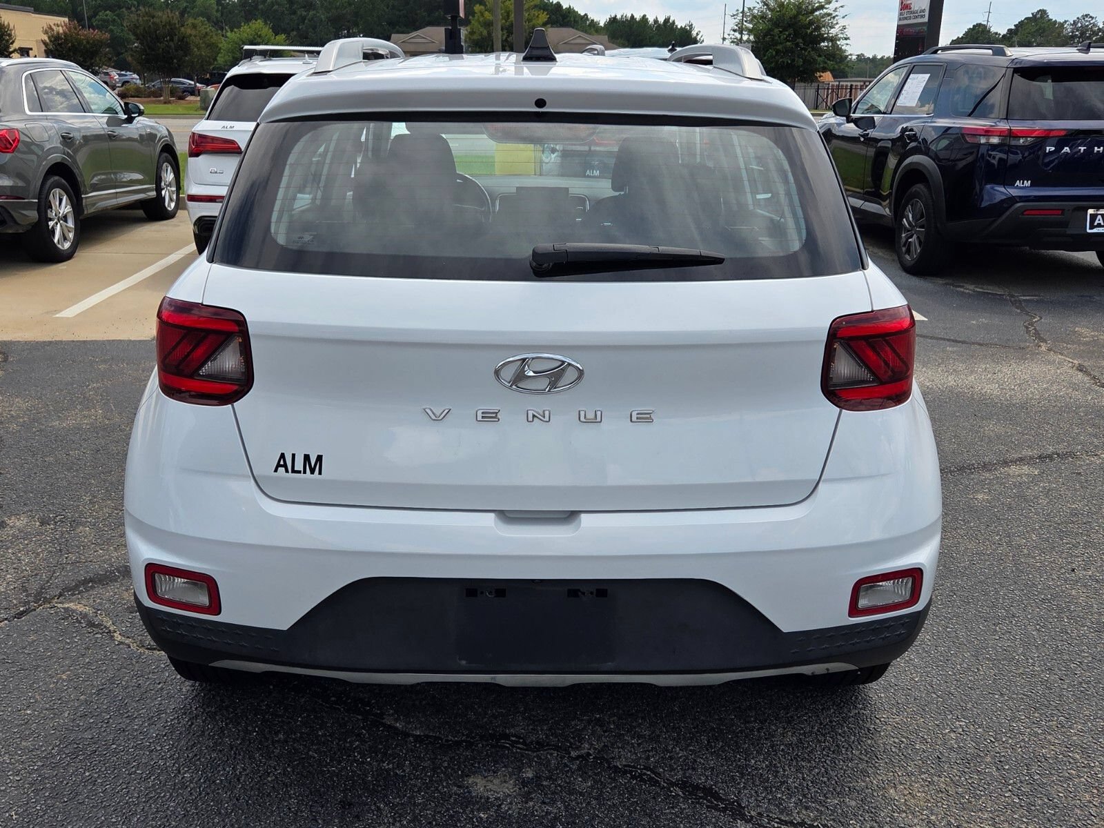 Used 2021 Hyundai Venue SEL FWD image 10