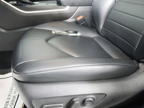 Used 2022 Toyota Highlander XLE image 10