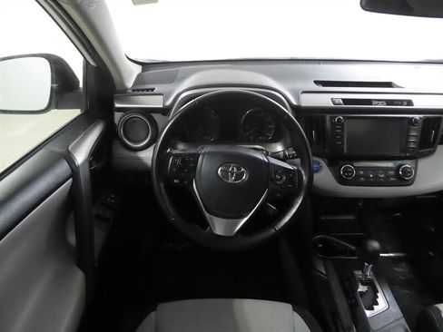 Used 2018 Toyota RAV4 LE image 10