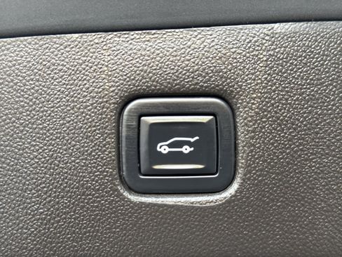 Used 2023 Chevrolet Blazer Premier w/ Enhanced Convenience Package AWD/4WD image 21
