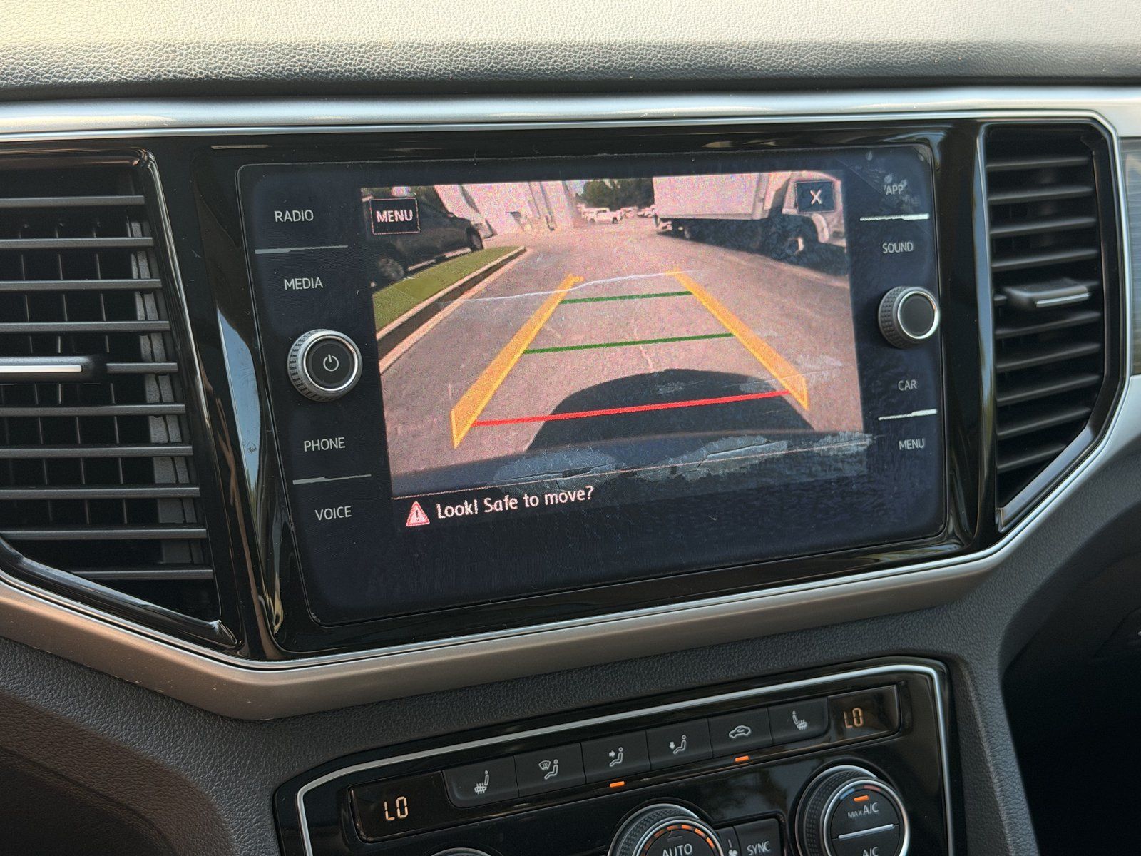 Used 2018 Volkswagen Atlas SEL FWD image 24
