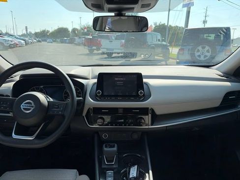 Used 2021 Nissan Rogue SV FWD image 24