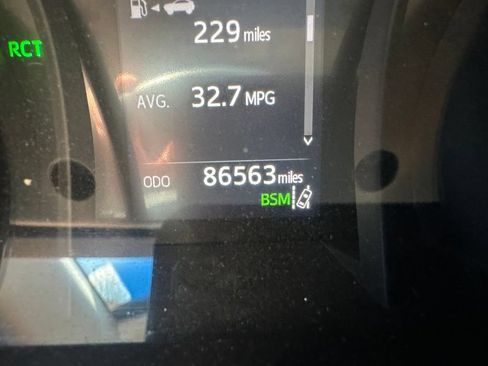Used 2018 Toyota Camry SE w/ Convenience Package FWD image 9