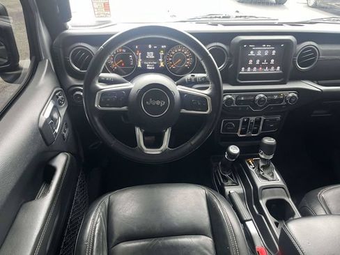 Used 2018 Jeep Wrangler Unlimited Sahara w/ Dual Top Group AWD/4WD image 18