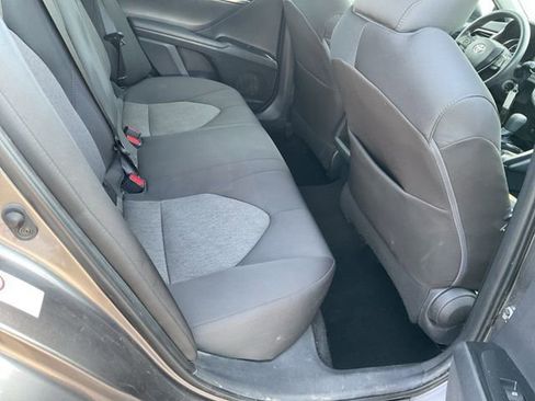 Used 2018 Toyota Camry LE image 9