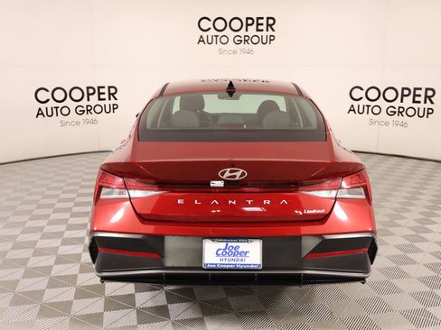 Certified 2025 Hyundai Elantra Limited FWD image 23