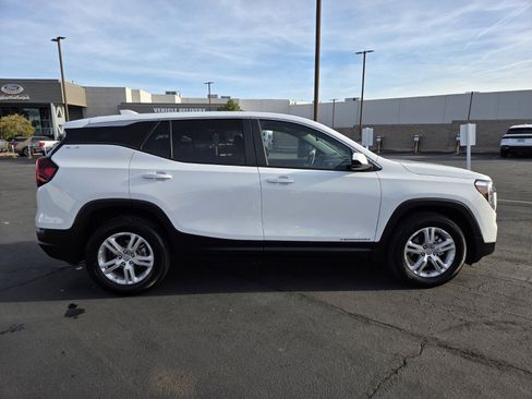 Used 2024 GMC Terrain SLE image 7