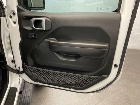 Used 2021 Jeep Wrangler Unlimited Rubicon AWD/4WD image 22
